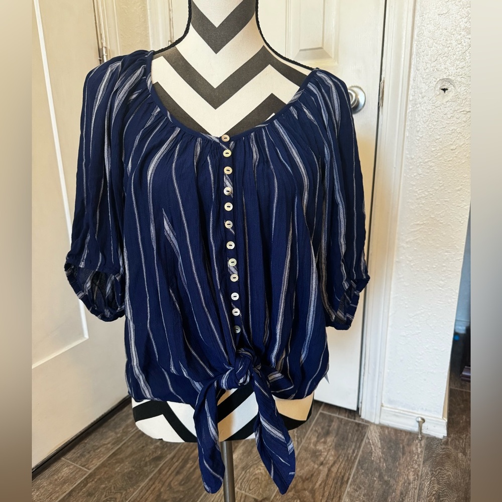 Karen Kane tie front button top